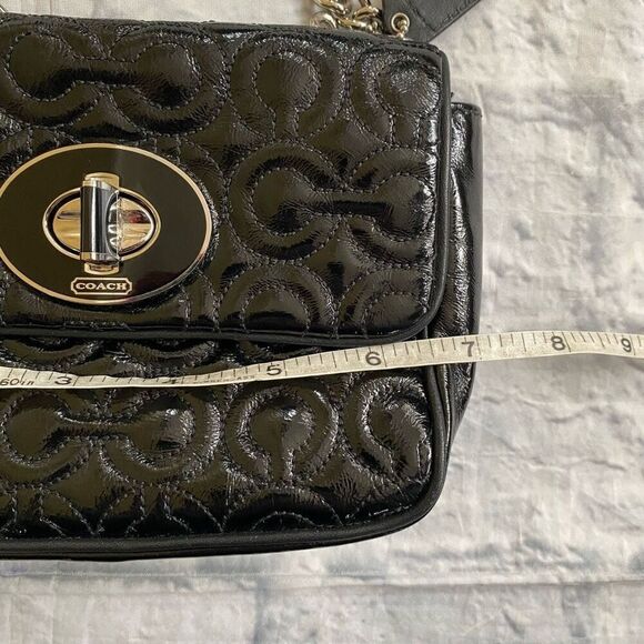 Coach mini shoulder/crossbody bag w/twist latch closure w/satin inner lining - Picture 11 of 12